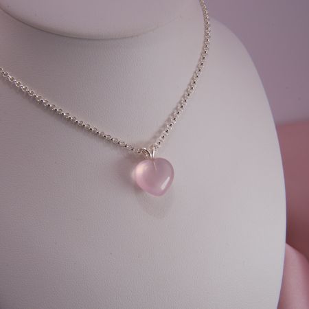 Rosenquarz Herz mit Erbskette